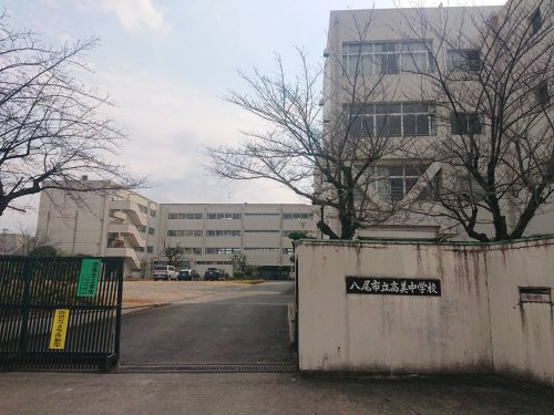 【八尾市荘内町のマンションの中学校】