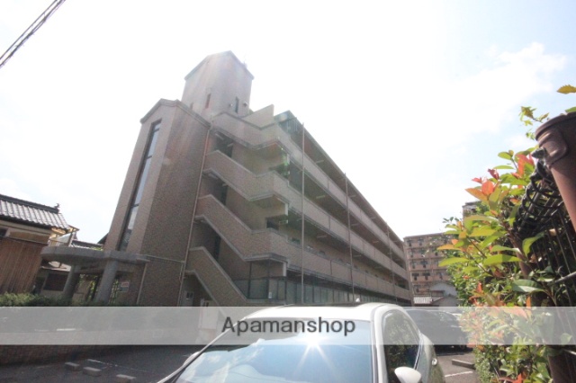 駐車場　ロビー