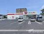 ドラックストア　くすりのレディ　空港通り店（ドラッグストア）まで574m