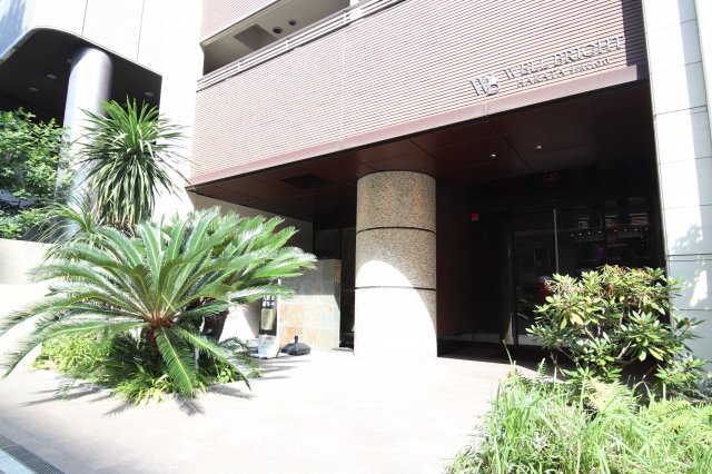 エントランス　ゆとりのあるロビーです