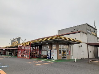 【松阪市嬉野中川新町のアパートのショッピングセンター】