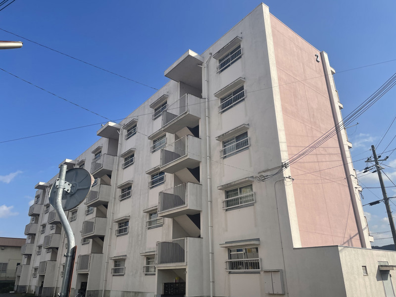 【クレスト多可町2号棟の建物外観】