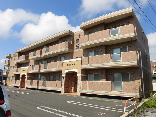 苫小牧市音羽町のマンションの建物外観