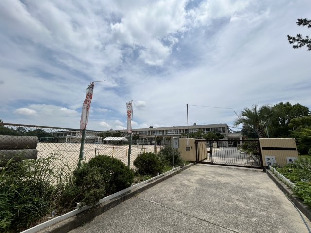 小学校　吹田市立藤白台小学校（小学校）まで730m