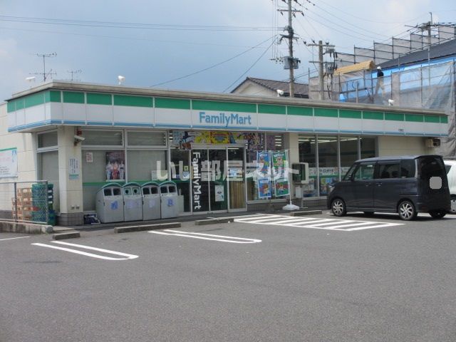 コンビニ　ファミリーマート 川上町店（コンビニ）まで496m