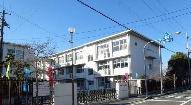 小学校　近江八幡市立安土小学校（小学校）まで450m
