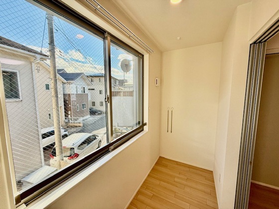 バルコニー　※掲載写真は同マンション別部屋参考写真となります。