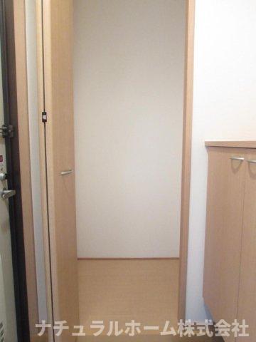 玄関　玄関横収納