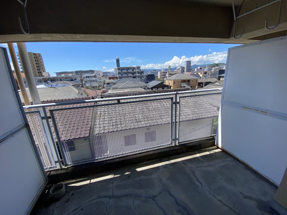 バルコニー　エアコン付きです