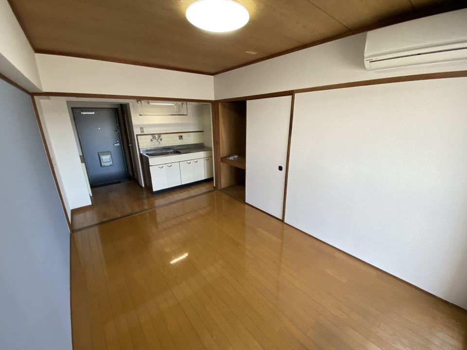 居室・リビング　７畳の洋室です