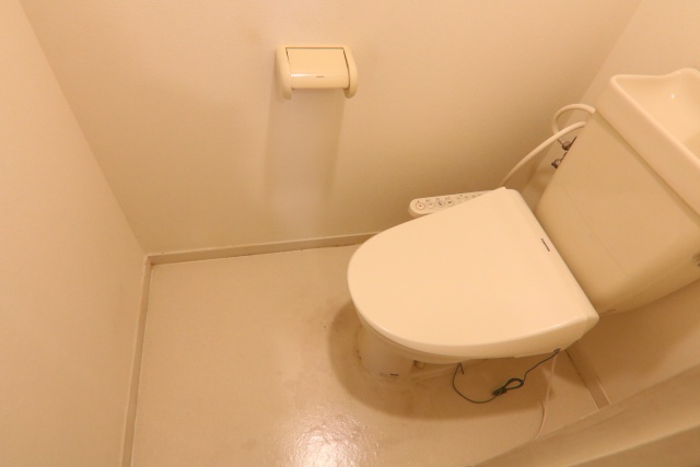 トイレ　※別室の参考写真の為、現況優先です。