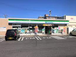 コンビニ　ファミリーマート　新守山駅前店（コンビニ）まで300m