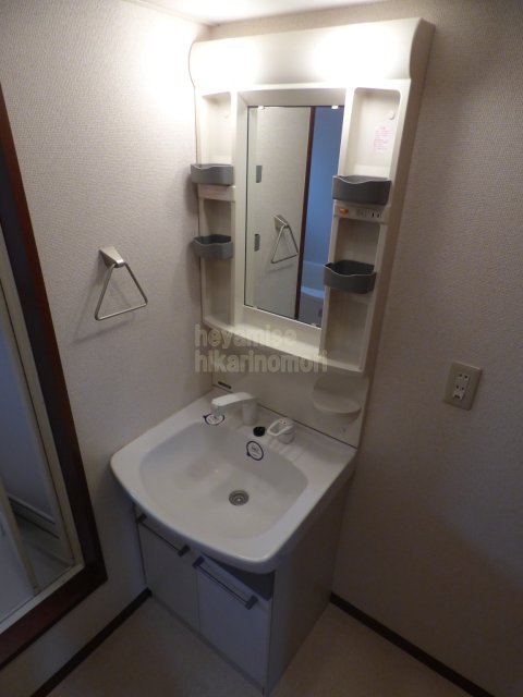 洗面設備　写真は反転　別号室