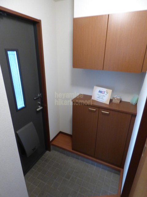 玄関　写真は反転　別号室