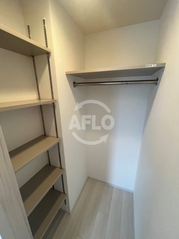 収納　コンフォリア・リヴ北浜淡路町　ウォークインクローゼット