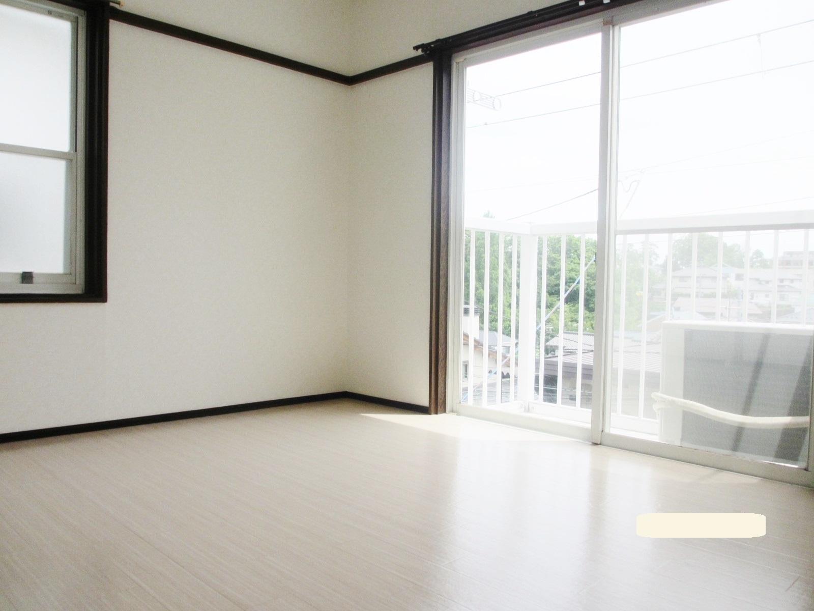 居室・リビング　2面彩光・南向きで明るい居室