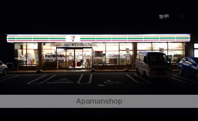コンビニ　セブンイレブン（コンビニ）まで718m