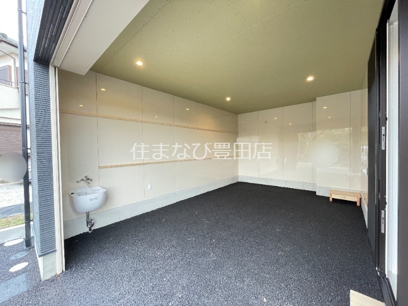 駐車場　ガレージ内