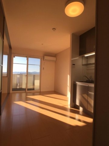 居室・リビング　ブルースカイ