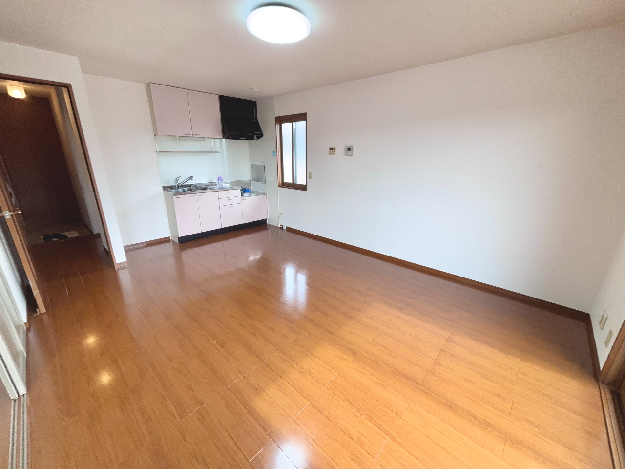 居室・リビング　リビング部分・日当たり良好です♪♪フローリングもきれいです◎