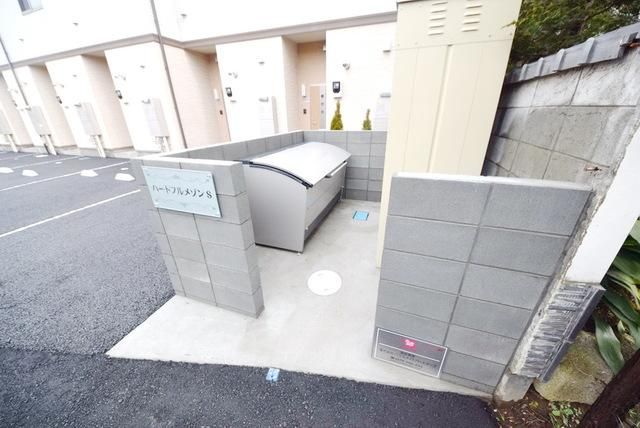 エントランス　ゴミ置き場