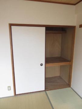 オーソライズ茨木　収納　押入