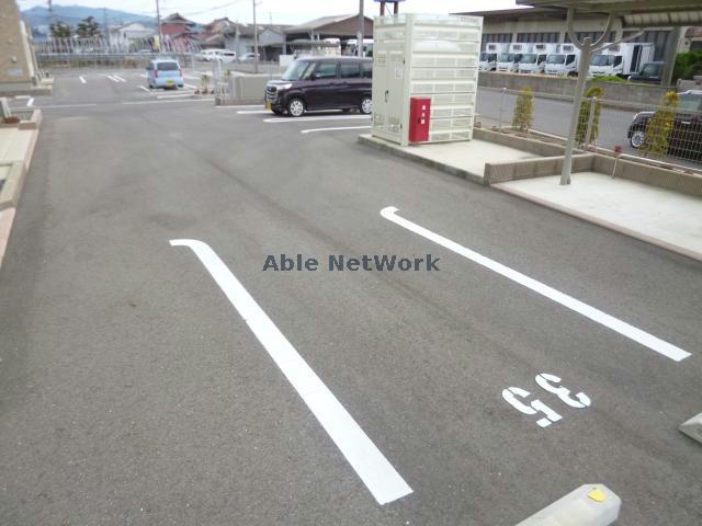 駐車場　駐車場