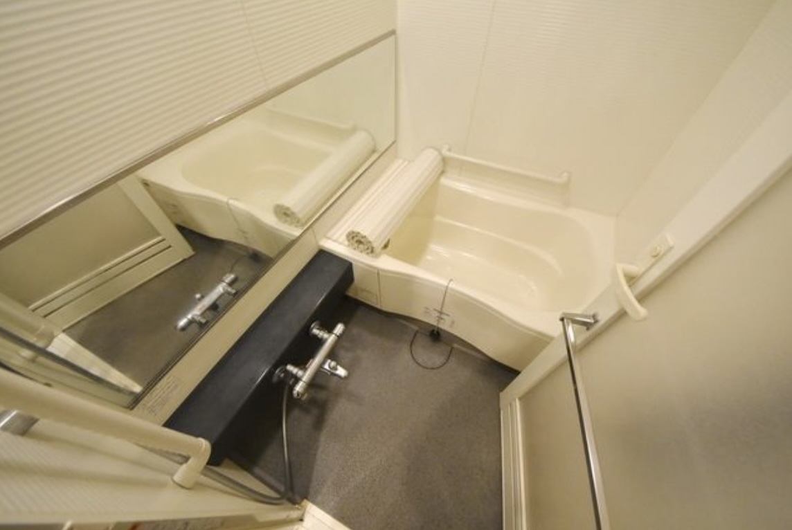 バス・シャワールーム　落ち着いた空間のお風呂です