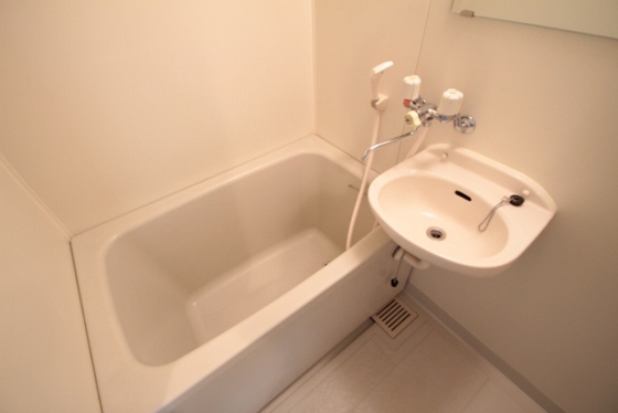 バス・シャワールーム　※別部屋の写真です