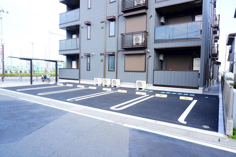 駐車場　敷地内駐車場（空き要確認）