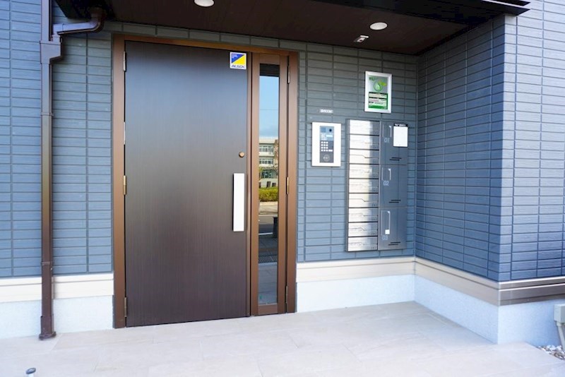 エントランス　エントランスは安全配慮のオートロック付きです