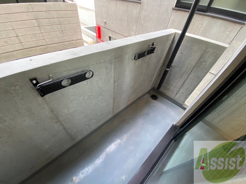 バルコニー　バルコニーは幅があり、広い印象を受けました。