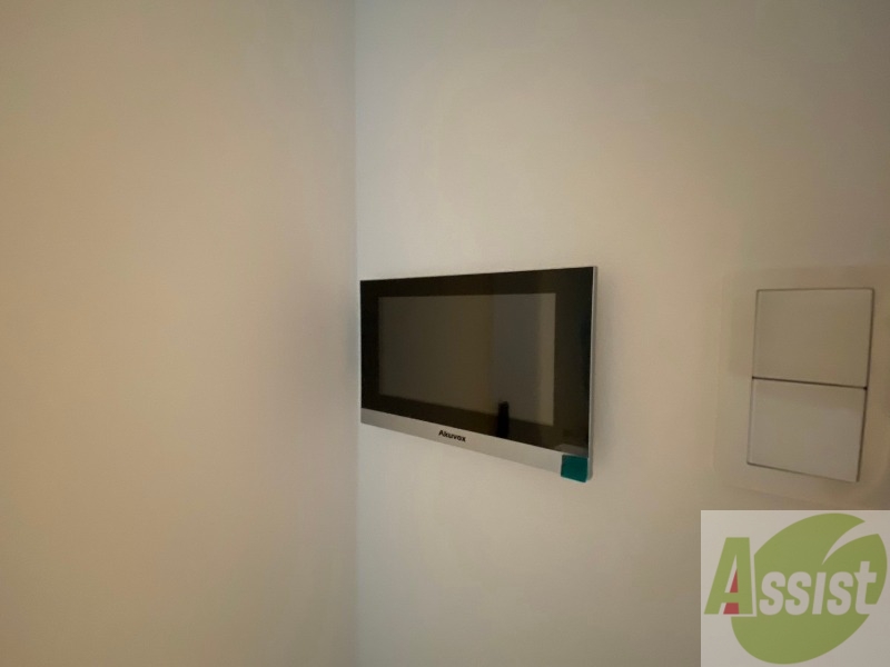 セキュリティ　ＴＶモニター付インターホンです。来客者の顔が見えるので安心！