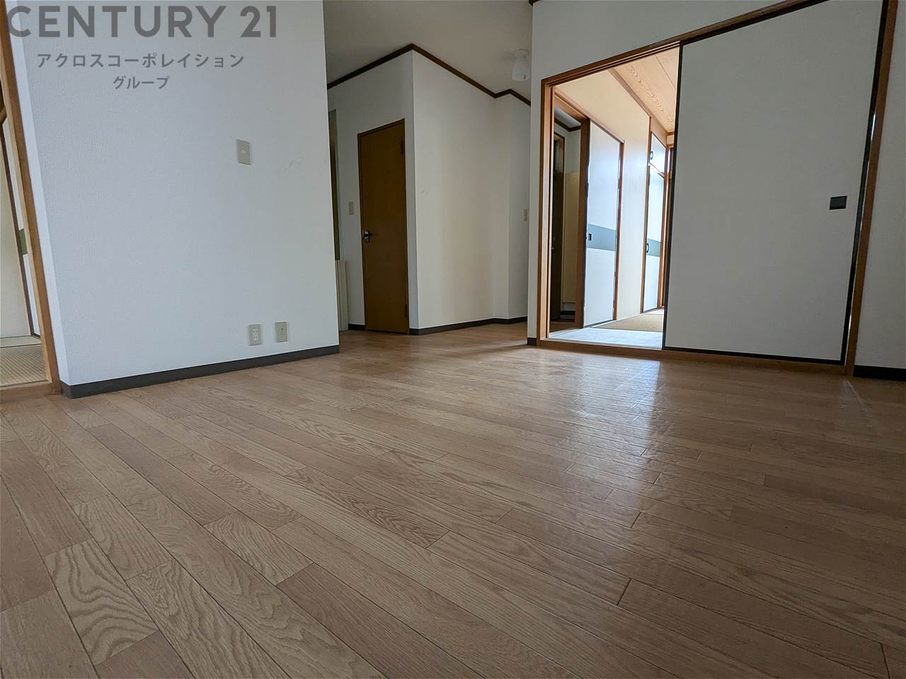 居室・リビング　各部屋に繋がるダイニング♪