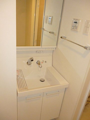 洗面設備　※別部屋の参考写真です。