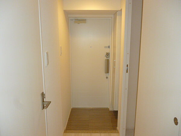 玄関　※別部屋の参考写真です。