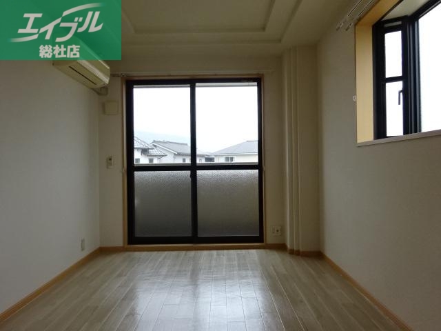 居室・リビング　洋室（エアコン・出窓有）