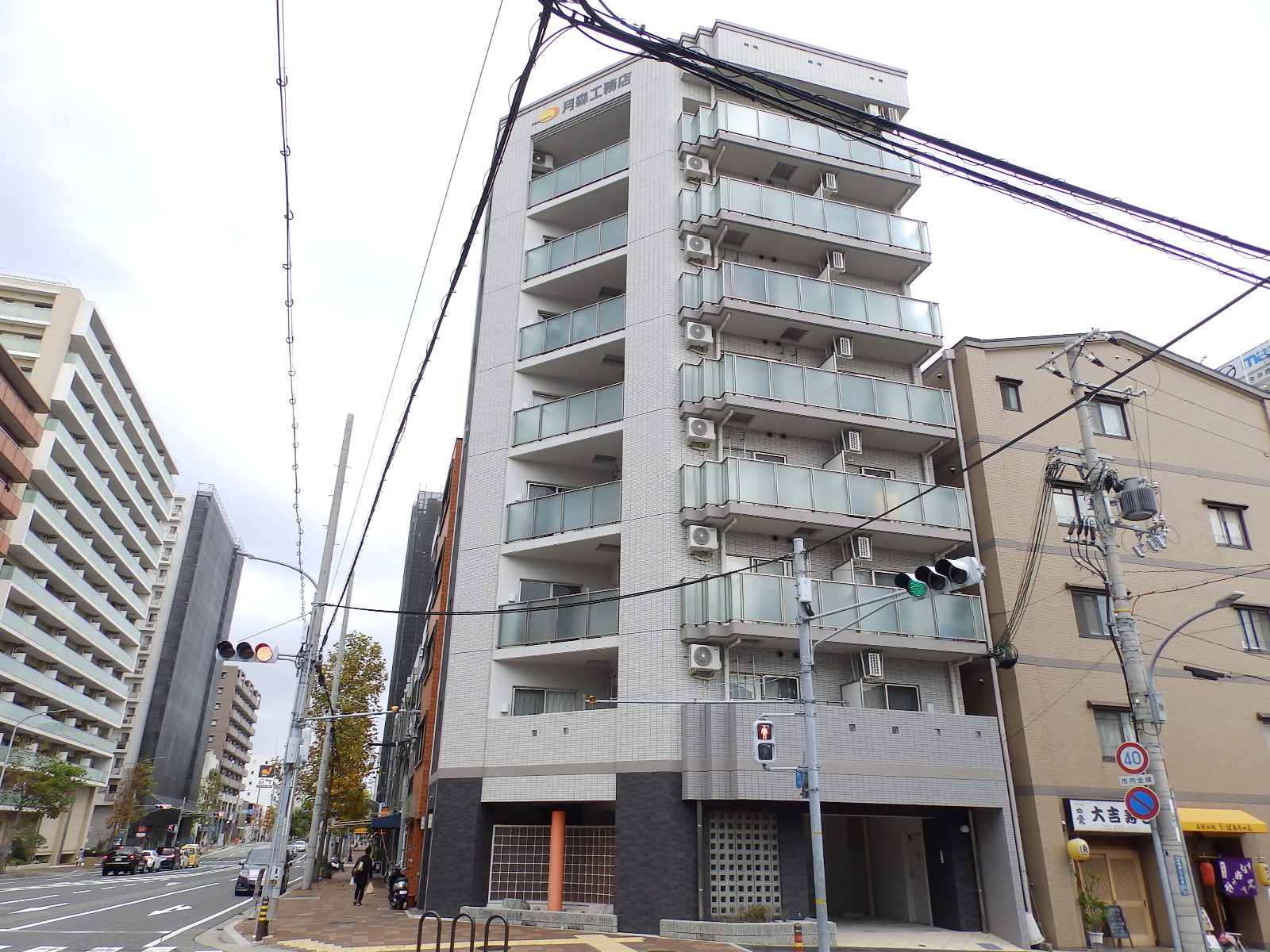 建物外観　角地で明るいです