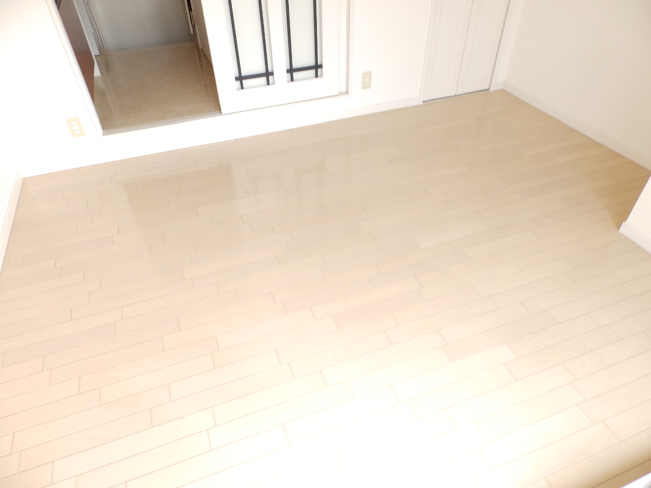 居室・リビング　白っぽいフローリング