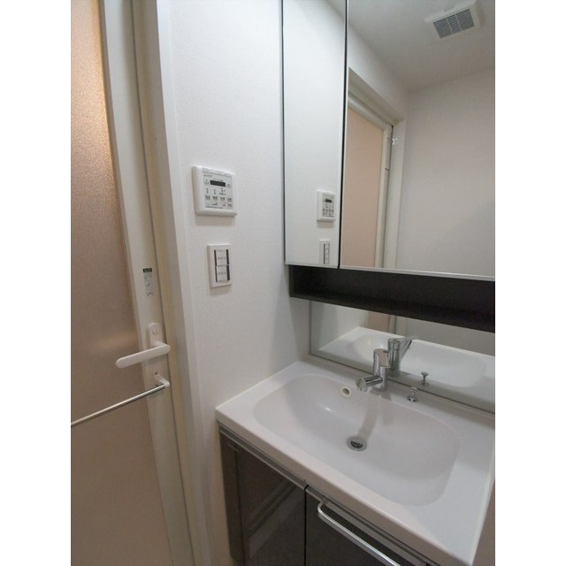 洗面設備　脱衣スペースもあります