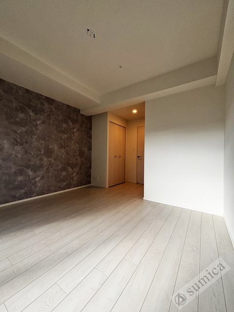 居室・リビング　アクセントクロスがオシャレを演出♪♪