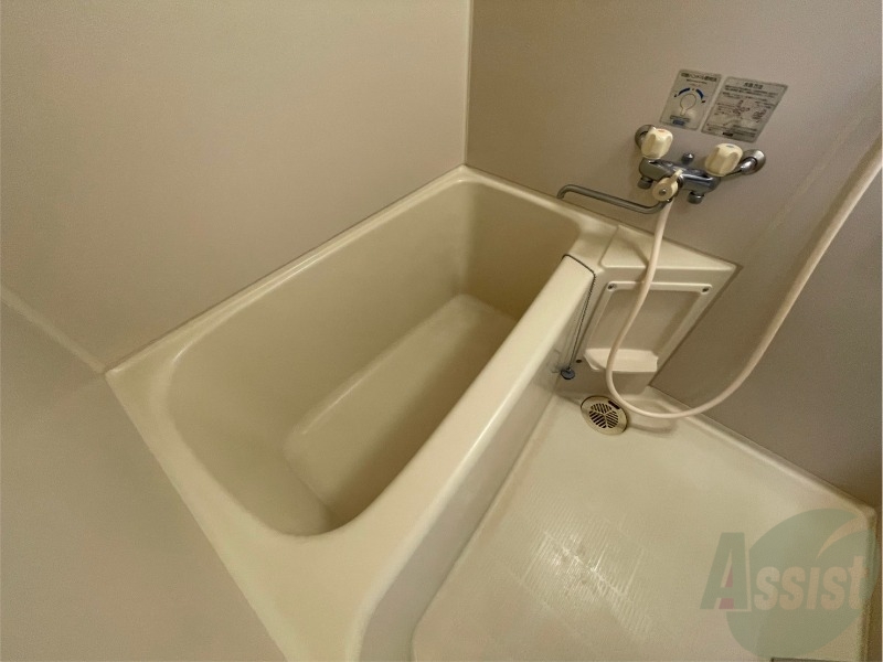 バス・シャワールーム　お風呂になります。一日の疲れを癒してくださいね。