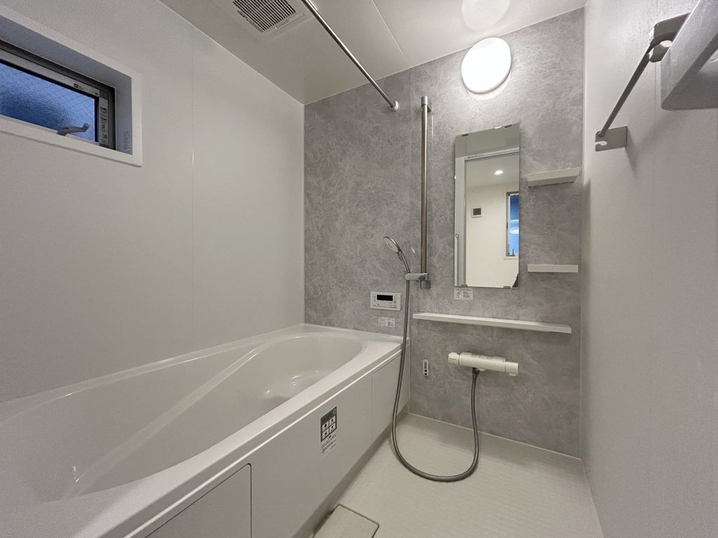 バス・シャワールーム　浴室乾燥機付きバスルーム