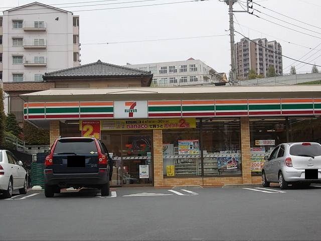 コンビニ　セブンイレブン（コンビニ）まで300m