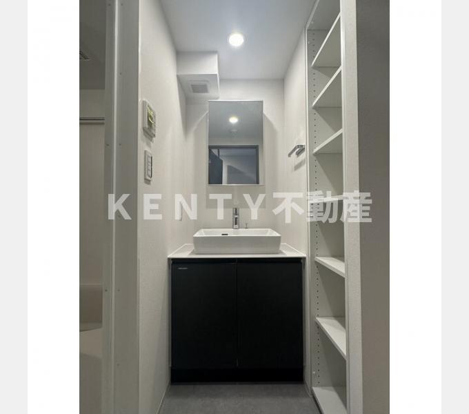 洗面設備　ゆったりとスペースのある洗面所