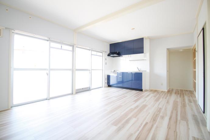 居室・リビング　南向きで日当たり良好。開放的なリビング