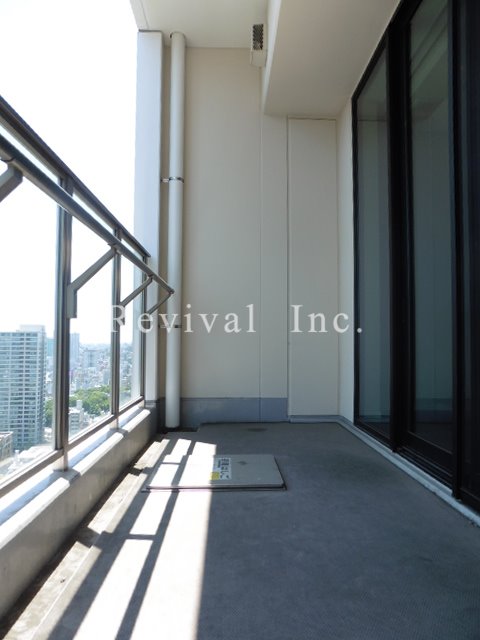 バルコニー　広々したバルコニー