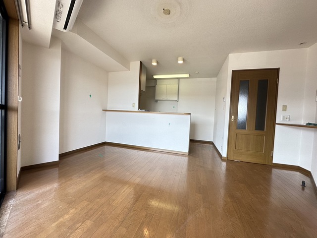 居室・リビング　リフォーム前のお部屋です