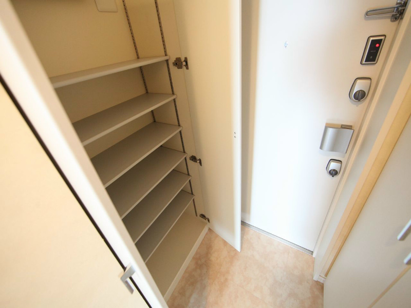 玄関　玄関　シューズボックス（収納充実してます）