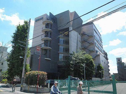 銀行　多摩信用金庫調布支店（銀行）まで764m